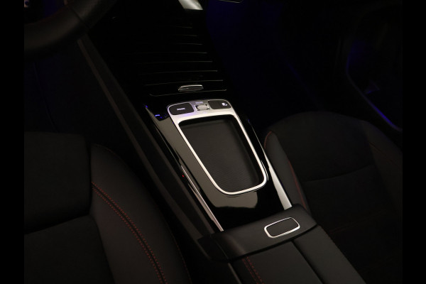 Mercedes-Benz A-Klasse 250 e Star Edition AMG Line Plus | Nightpakket | Antidiefstalpakket URBAN GUARD PLUS | Dodehoekassistent | Extra USB-poorten | Parkeerpakket met achteruitrijcamera | KEYLESS GO |