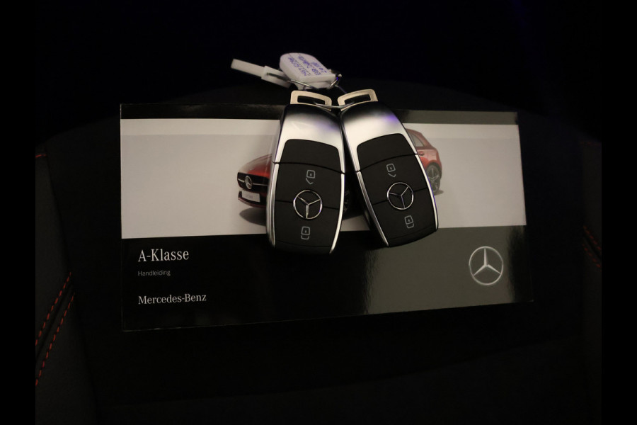 Mercedes-Benz A-Klasse 250 e Star Edition AMG Line Plus | Nightpakket | Antidiefstalpakket URBAN GUARD PLUS | Dodehoekassistent | Extra USB-poorten | Parkeerpakket met achteruitrijcamera | KEYLESS GO |