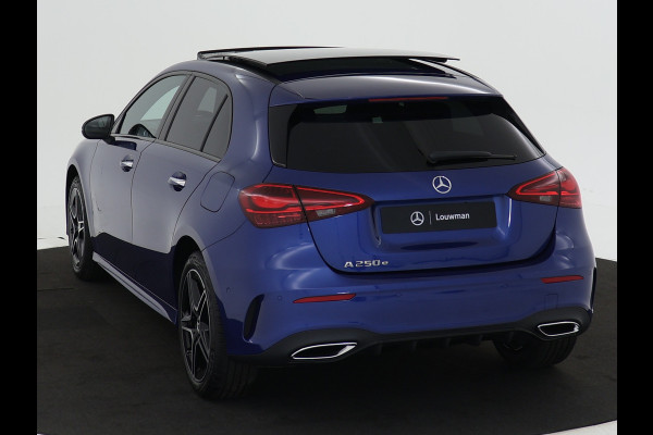 Mercedes-Benz A-Klasse 250 e Star Edition AMG Line Plus | Nightpakket | Antidiefstalpakket URBAN GUARD PLUS | Dodehoekassistent | Extra USB-poorten | Parkeerpakket met achteruitrijcamera | KEYLESS GO |