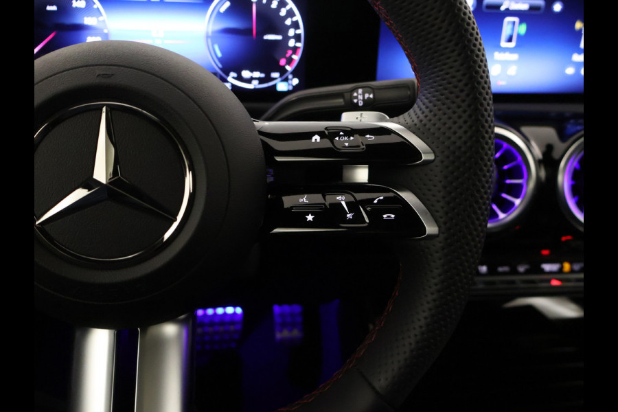 Mercedes-Benz A-Klasse 250 e Star Edition AMG Line Plus | Nightpakket | Antidiefstalpakket URBAN GUARD PLUS | Dodehoekassistent | Extra USB-poorten | Parkeerpakket met achteruitrijcamera | KEYLESS GO |