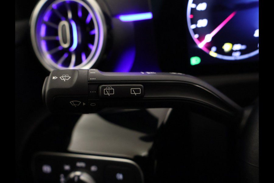 Mercedes-Benz A-Klasse 250 e Star Edition AMG Line Plus | Nightpakket | Antidiefstalpakket URBAN GUARD PLUS | Dodehoekassistent | Extra USB-poorten | Parkeerpakket met achteruitrijcamera | KEYLESS GO |