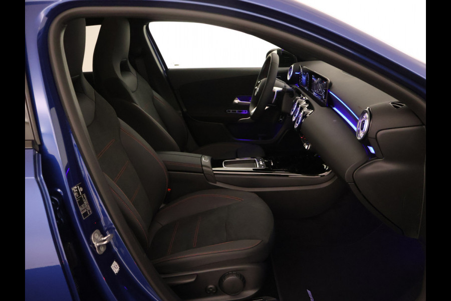 Mercedes-Benz A-Klasse 250 e Star Edition AMG Line Plus | Nightpakket | Antidiefstalpakket URBAN GUARD PLUS | Dodehoekassistent | Extra USB-poorten | Parkeerpakket met achteruitrijcamera | KEYLESS GO |