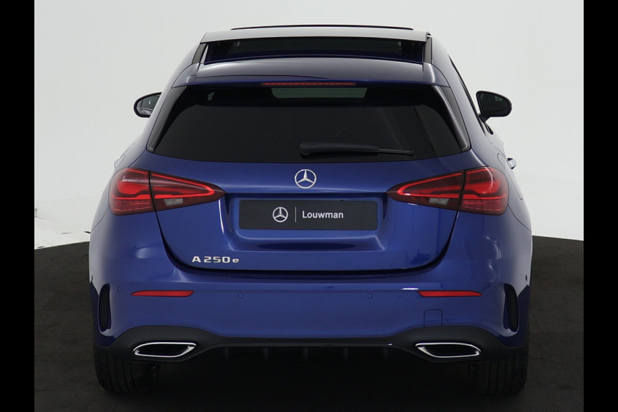 Mercedes-Benz A-Klasse 250 e Star Edition AMG Line Plus | Nightpakket | Antidiefstalpakket URBAN GUARD PLUS | Dodehoekassistent | Extra USB-poorten | Parkeerpakket met achteruitrijcamera | KEYLESS GO |