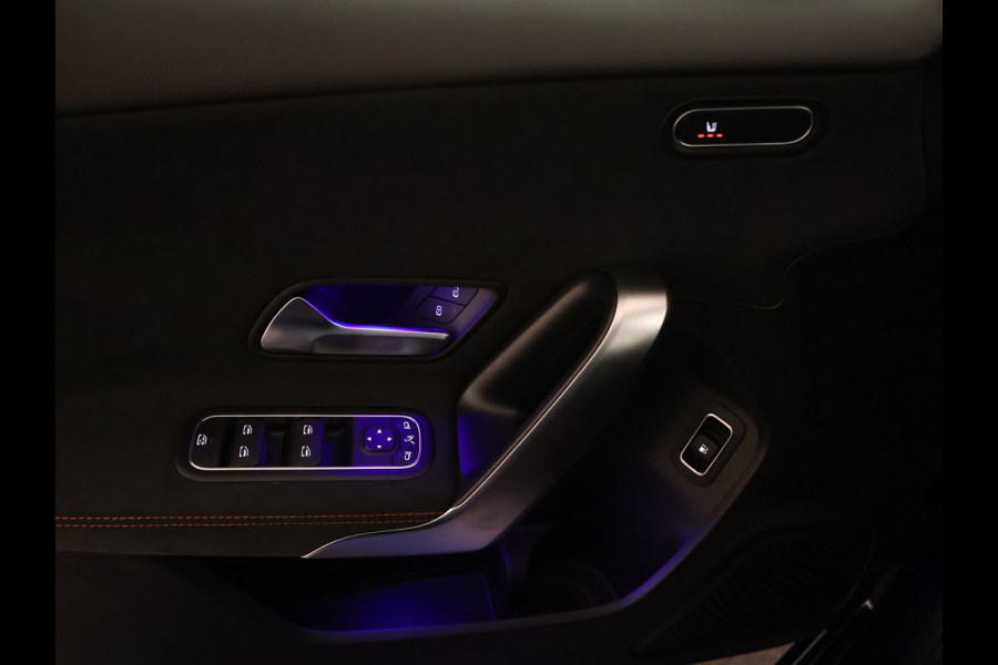 Mercedes-Benz A-Klasse 250 e Star Edition AMG Line Plus | Nightpakket | Antidiefstalpakket URBAN GUARD PLUS | Dodehoekassistent | Extra USB-poorten | Parkeerpakket met achteruitrijcamera | KEYLESS GO |
