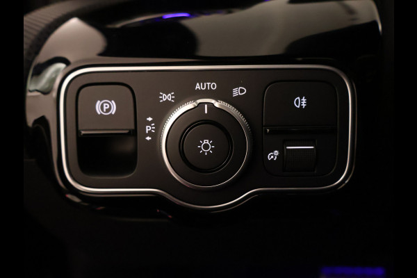 Mercedes-Benz A-Klasse 250 e Star Edition AMG Line Plus | Nightpakket | Antidiefstalpakket URBAN GUARD PLUS | Dodehoekassistent | Extra USB-poorten | Parkeerpakket met achteruitrijcamera | KEYLESS GO |