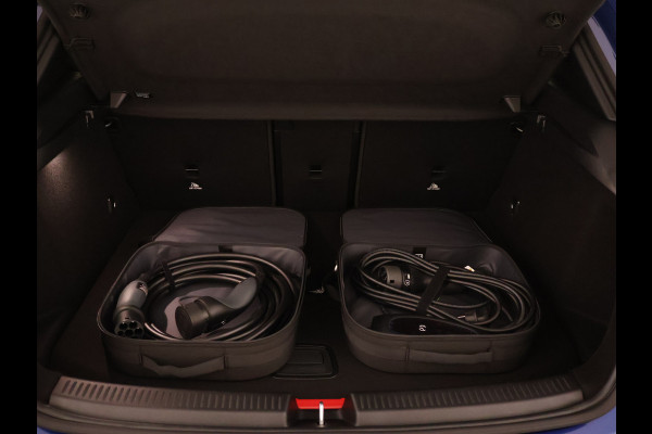 Mercedes-Benz A-Klasse 250 e Star Edition AMG Line Plus | Nightpakket | Antidiefstalpakket URBAN GUARD PLUS | Dodehoekassistent | Extra USB-poorten | Parkeerpakket met achteruitrijcamera | KEYLESS GO |
