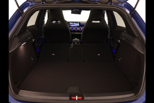 Mercedes-Benz A-Klasse 250 e Star Edition AMG Line Plus | Nightpakket | Antidiefstalpakket URBAN GUARD PLUS | Dodehoekassistent | Extra USB-poorten | Parkeerpakket met achteruitrijcamera | KEYLESS GO |