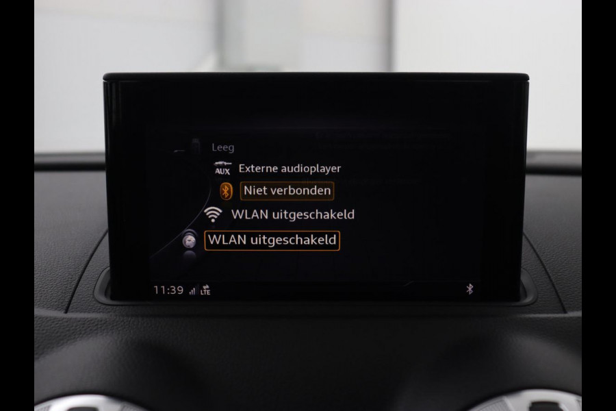 Audi A3 35 TFSI Advance Sport | Stoelverwarming | Carplay | Virtual Cockpit | Sportstoelen | Full LED | Navigatie | Half leder | Climate control | DAB | S Line