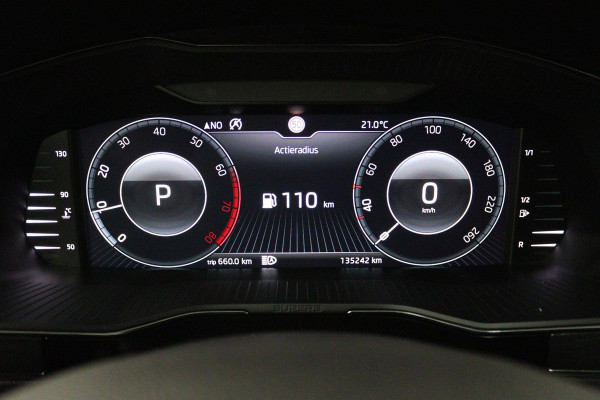 Škoda Superb Combi 1.5 TSI ACT Business Edition (PANORAMADAK, TREKHAAK, STOELVERWARMING, ACHTERUITRIJCAMERA, GOED ONDERHOUDEN)