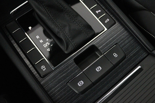Škoda Superb Combi 1.5 TSI ACT Business Edition (PANORAMADAK, TREKHAAK, STOELVERWARMING, ACHTERUITRIJCAMERA, GOED ONDERHOUDEN)