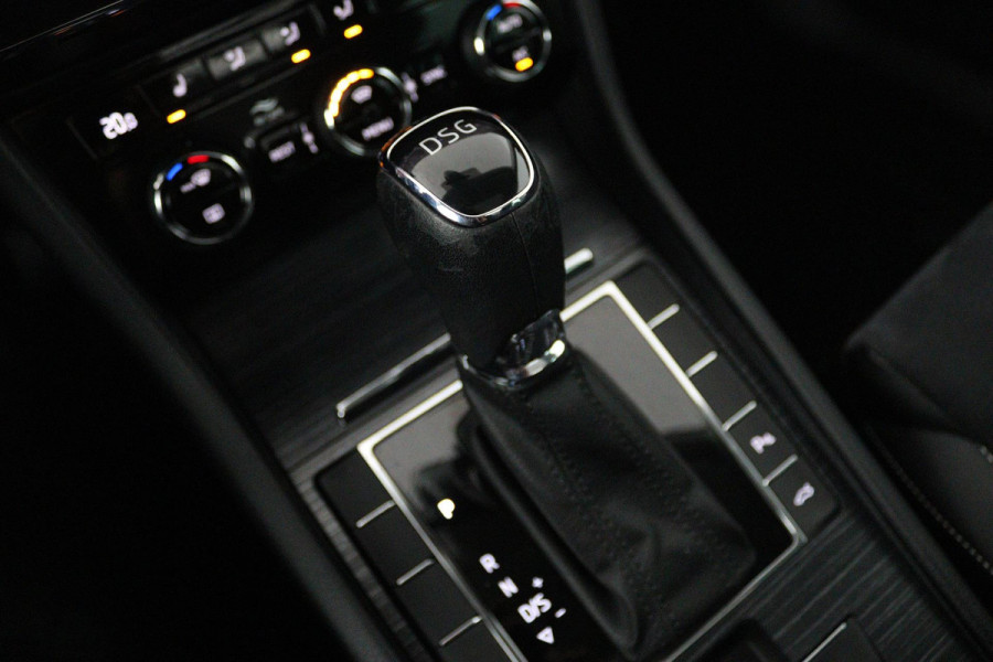 Škoda Superb Combi 1.5 TSI ACT Business Edition (PANORAMADAK, TREKHAAK, STOELVERWARMING, ACHTERUITRIJCAMERA, GOED ONDERHOUDEN)