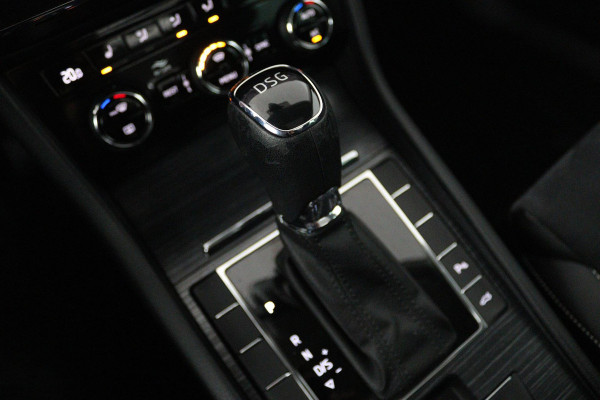 Škoda Superb Combi 1.5 TSI ACT Business Edition (PANORAMADAK, TREKHAAK, STOELVERWARMING, ACHTERUITRIJCAMERA, GOED ONDERHOUDEN)