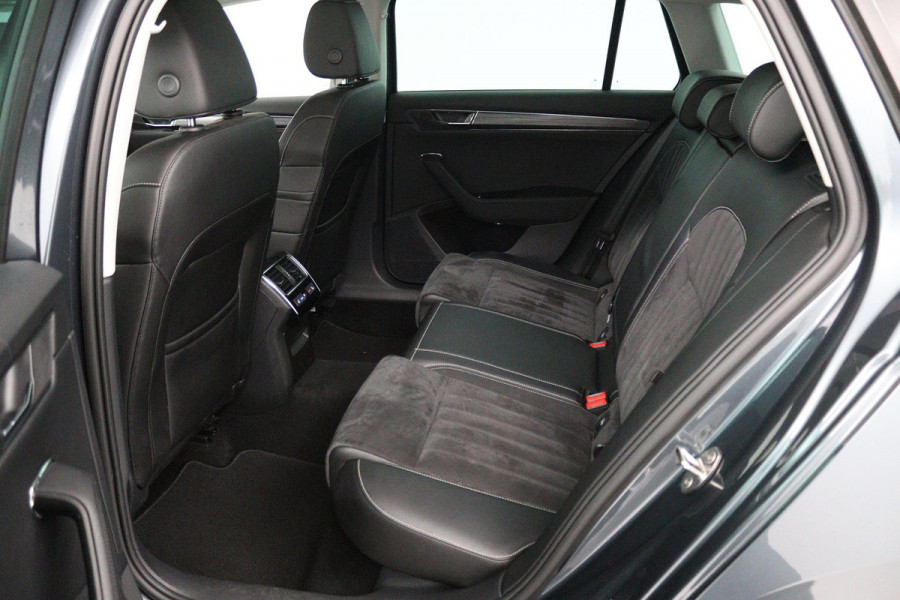 Škoda Superb Combi 1.5 TSI ACT Business Edition (PANORAMADAK, TREKHAAK, STOELVERWARMING, ACHTERUITRIJCAMERA, GOED ONDERHOUDEN)