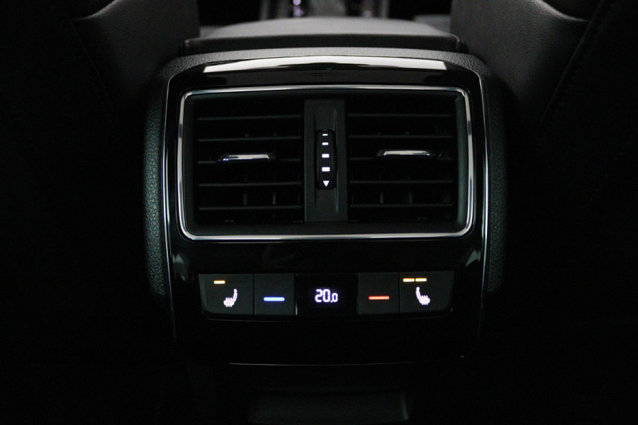 Škoda Superb Combi 1.5 TSI ACT Business Edition (PANORAMADAK, TREKHAAK, STOELVERWARMING, ACHTERUITRIJCAMERA, GOED ONDERHOUDEN)