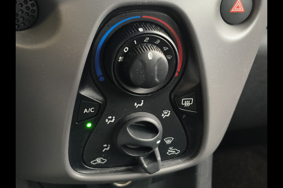 Peugeot 108 1.0 e-VTi Active Rijklaar + 12 maanden Bovag-garantie Henk Jongen Auto's in Helmond,  al 50 jaar service zoals 't hoort!