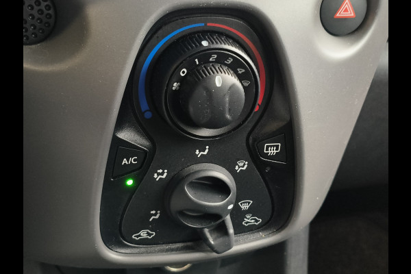 Peugeot 108 1.0 e-VTi Active Rijklaar + 12 maanden Bovag-garantie Henk Jongen Auto's in Helmond,  al 50 jaar service zoals 't hoort!