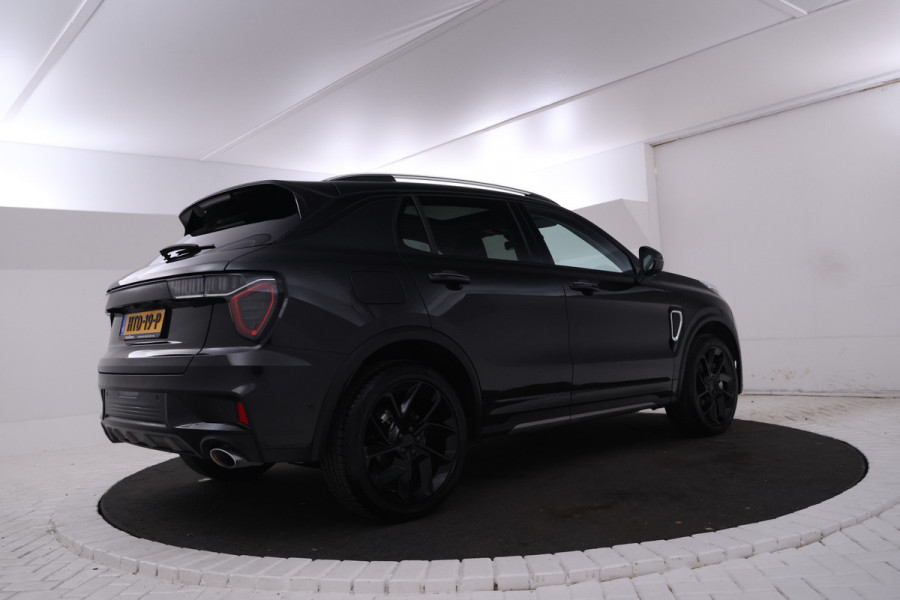 Lynk & Co 01 1.5 Full black, Apple Carplay, Pano, 360 camera