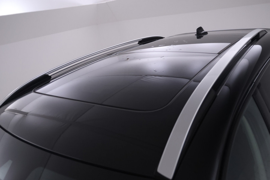 Lynk & Co 01 1.5 Full black, Apple Carplay, Pano, 360 camera