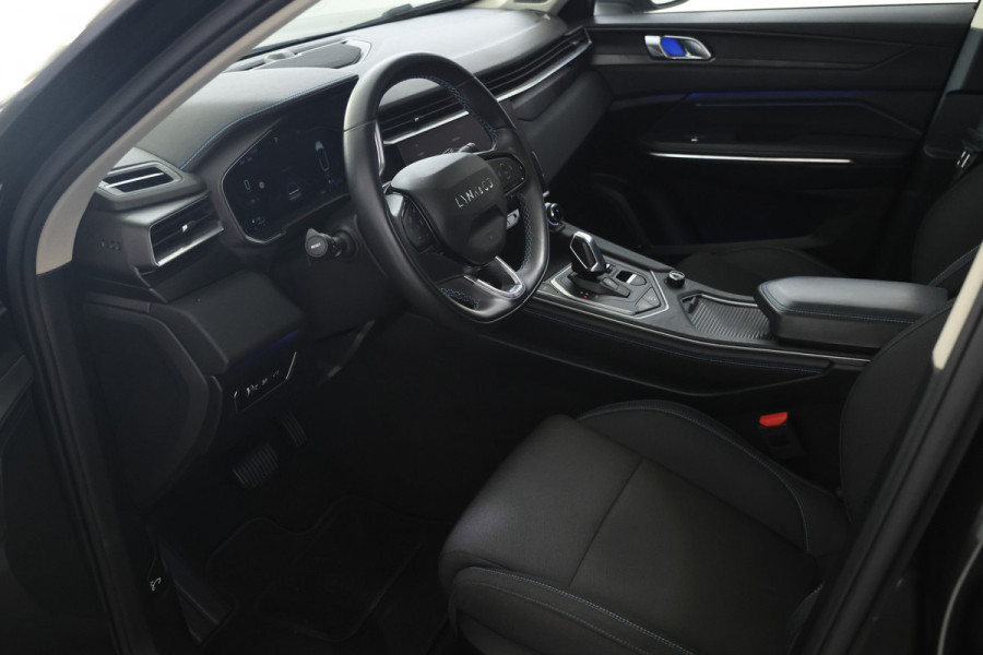 Lynk & Co 01 1.5 Full black, Apple Carplay, Pano, 360 camera