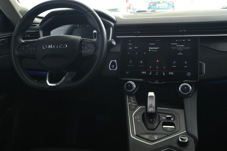 Lynk & Co 01 1.5 Full black, Apple Carplay, Pano, 360 camera