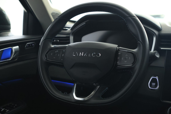 Lynk & Co 01 1.5 Full black, Apple Carplay, Pano, 360 camera