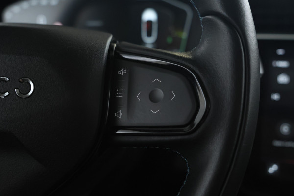 Lynk & Co 01 1.5 Full black, Apple Carplay, Pano, 360 camera