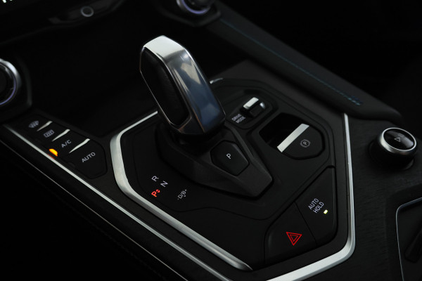 Lynk & Co 01 1.5 Full black, Apple Carplay, Pano, 360 camera