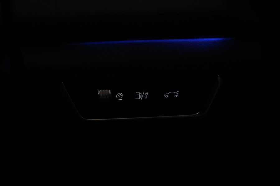 Lynk & Co 01 1.5 Full black, Apple Carplay, Pano, 360 camera