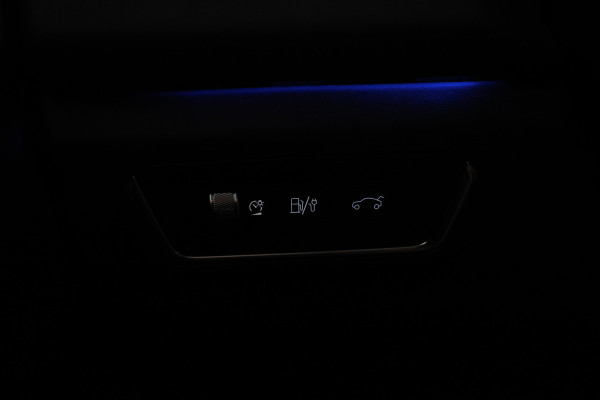 Lynk & Co 01 1.5 Full black, Apple Carplay, Pano, 360 camera