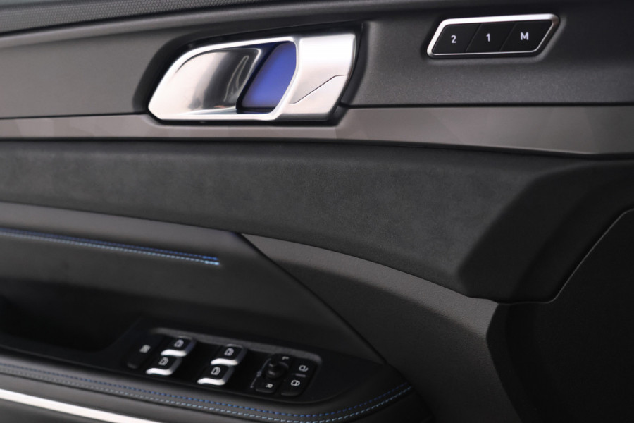Lynk & Co 01 1.5 Full black, Apple Carplay, Pano, 360 camera