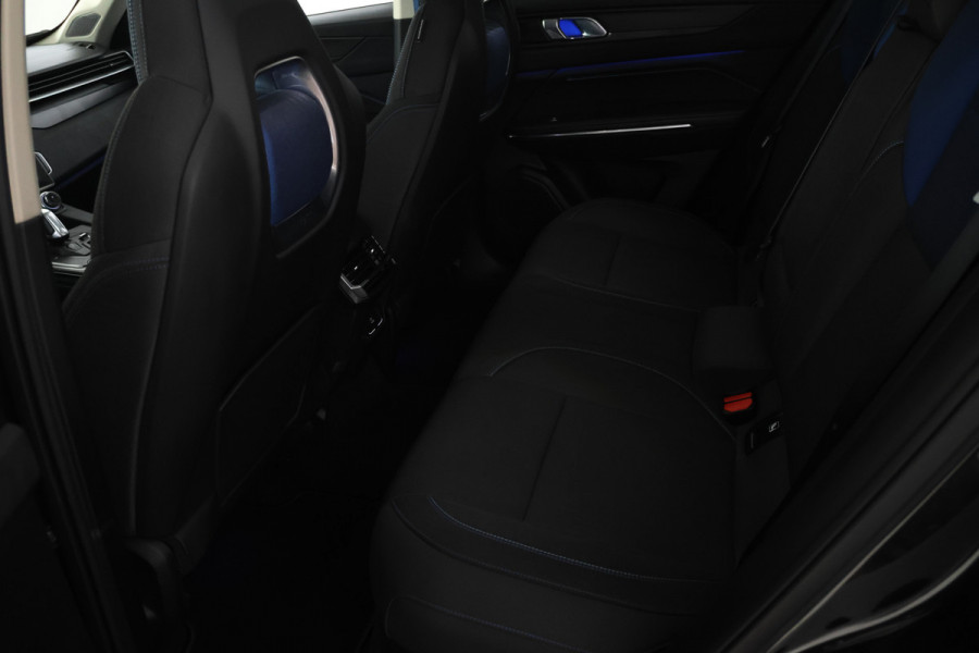 Lynk & Co 01 1.5 Full black, Apple Carplay, Pano, 360 camera