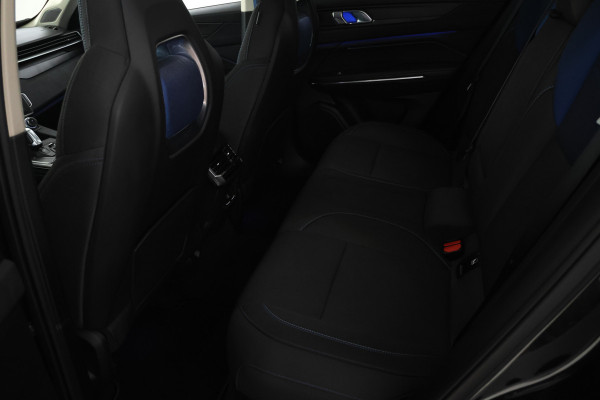 Lynk & Co 01 1.5 Full black, Apple Carplay, Pano, 360 camera