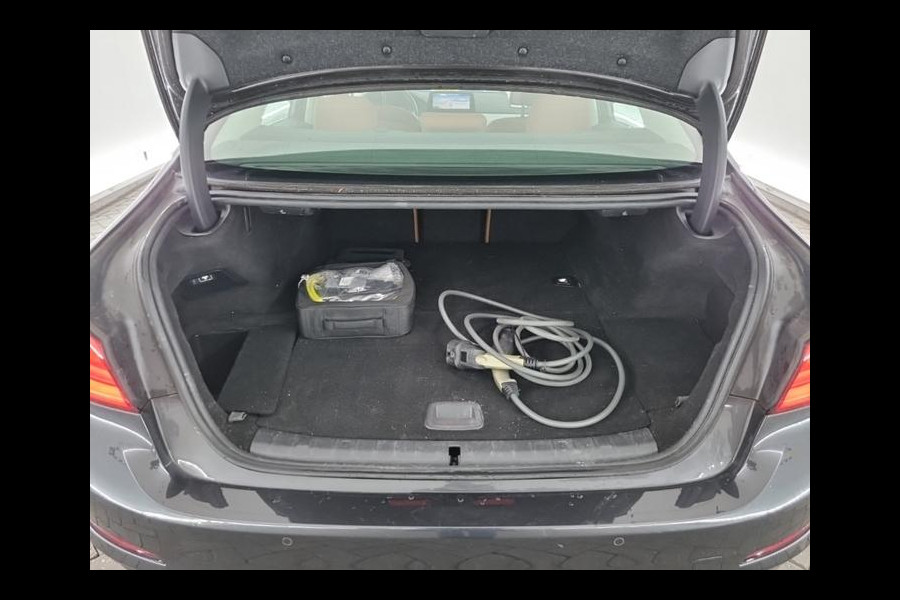 BMW 5 Serie 530e iPerformance High Executive | Navi | Leder | Memory |