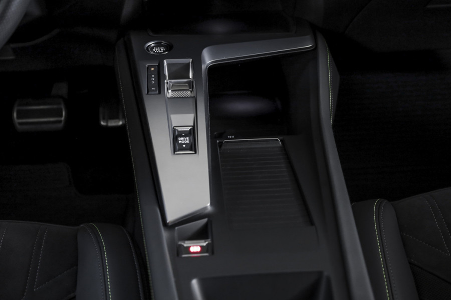 Peugeot 308 1.2 PureTech 130 PK GT - Automaat | 3D Dig. Cockpit | Adapt. Cruise | Stoelverwarming | Camera | PDC | NAV + App Connect | ECC | LM 18'' |