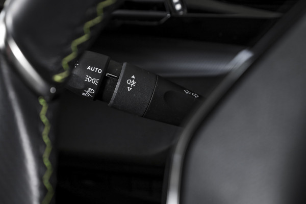 Peugeot 308 1.2 PureTech 130 PK GT - Automaat | 3D Dig. Cockpit | Adapt. Cruise | Stoelverwarming | Camera | PDC | NAV + App Connect | ECC | LM 18'' |