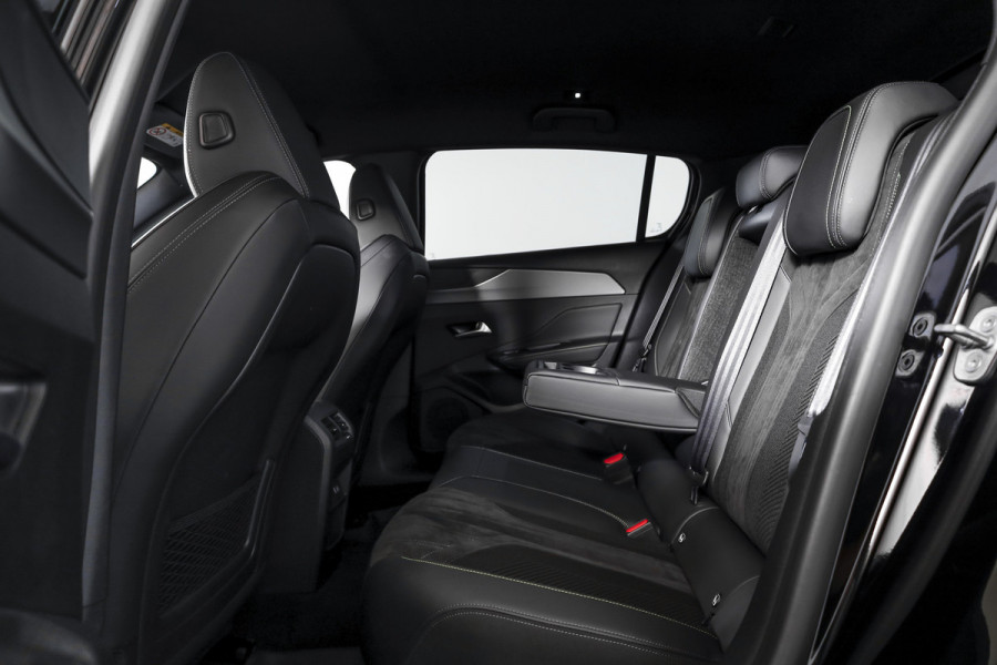 Peugeot 308 1.2 PureTech 130 PK GT - Automaat | 3D Dig. Cockpit | Adapt. Cruise | Stoelverwarming | Camera | PDC | NAV + App Connect | ECC | LM 18'' |