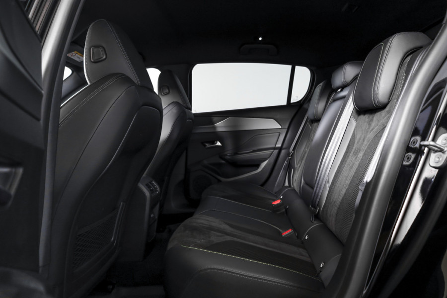 Peugeot 308 1.2 PureTech 130 PK GT - Automaat | 3D Dig. Cockpit | Adapt. Cruise | Stoelverwarming | Camera | PDC | NAV + App Connect | ECC | LM 18'' |