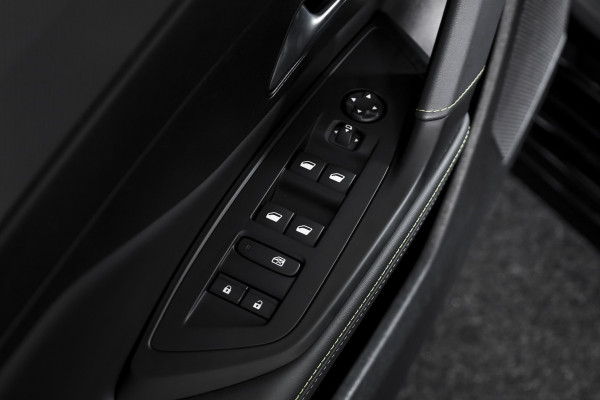 Peugeot 308 1.2 PureTech 130 PK GT - Automaat | 3D Dig. Cockpit | Adapt. Cruise | Stoelverwarming | Camera | PDC | NAV + App Connect | ECC | LM 18'' |