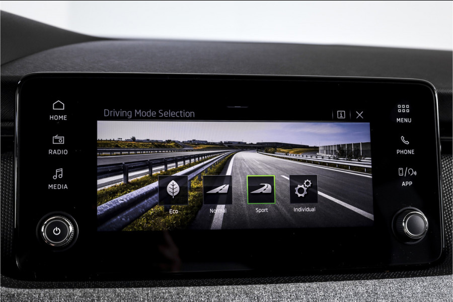 Škoda Kamiq 1.0 TSI 110 PK Business Edition - Automaat | Dig. Cockpit | Adapt. Cruise | Stoel-+Stuurverw. | PDC | App. Connect | ECC | LED | Elek. Klep | DAB | LM 16" |