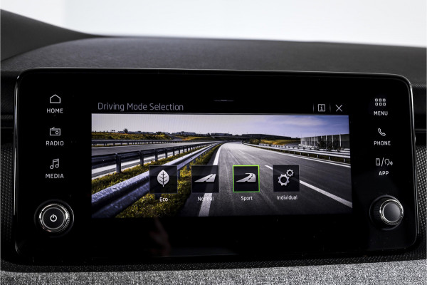Škoda Kamiq 1.0 TSI 110 PK Business Edition - Automaat | Dig. Cockpit | Adapt. Cruise | Stoel-+Stuurverw. | PDC | App. Connect | ECC | LED | Elek. Klep | DAB | LM 16" |