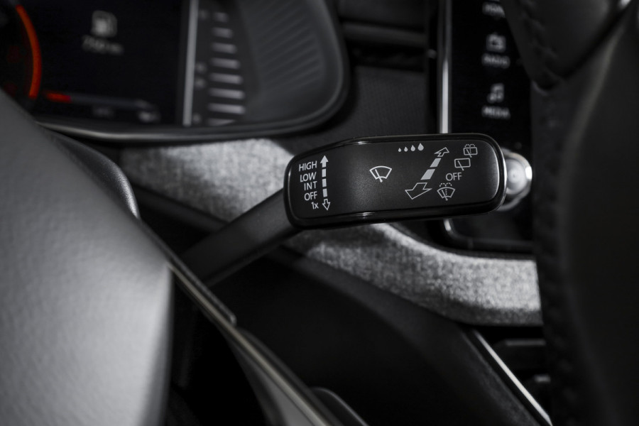 Škoda Kamiq 1.0 TSI 110 PK Business Edition - Automaat | Dig. Cockpit | Adapt. Cruise | Stoel-+Stuurverw. | PDC | App. Connect | ECC | LED | Elek. Klep | DAB | LM 16" |