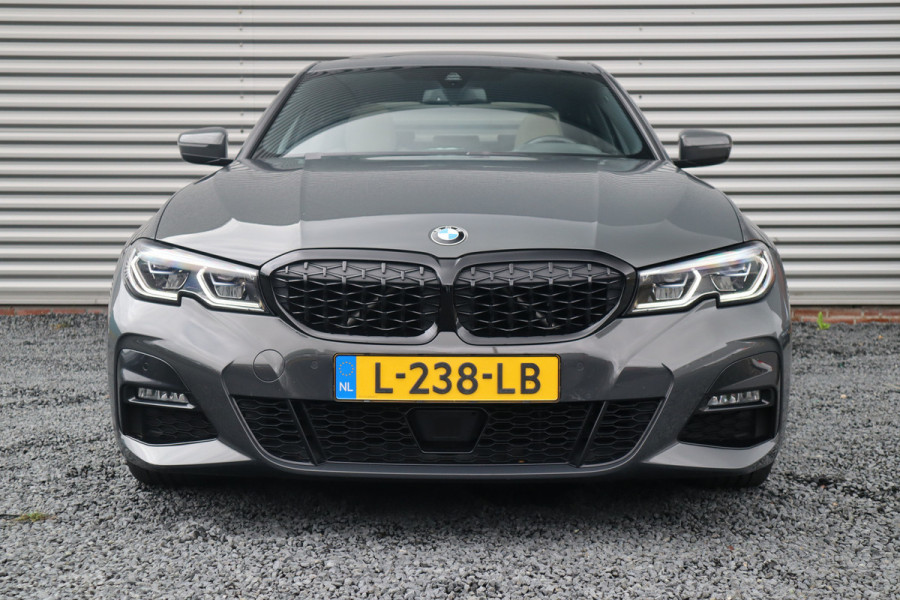 BMW 3-serie 330i M-Sport Panorama / Harman Kardon / Laser / Leder / M Performance /