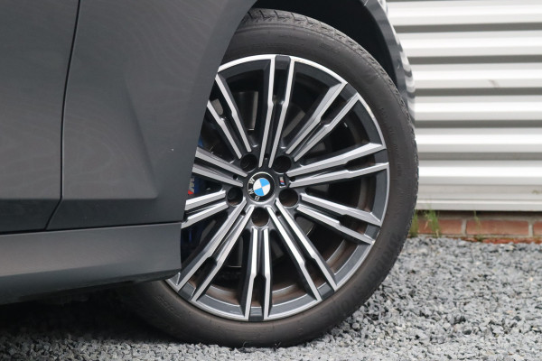 BMW 3-serie 330i M-Sport Panorama / Harman Kardon / Laser / Leder / M Performance /