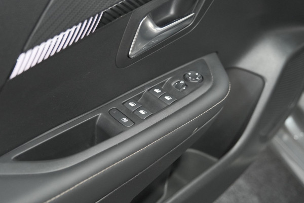 Peugeot 208 Hybrid 100 e-DCS6 Allure | Camera | Keyless Entry | Apple Carplay | Parkeersensoren