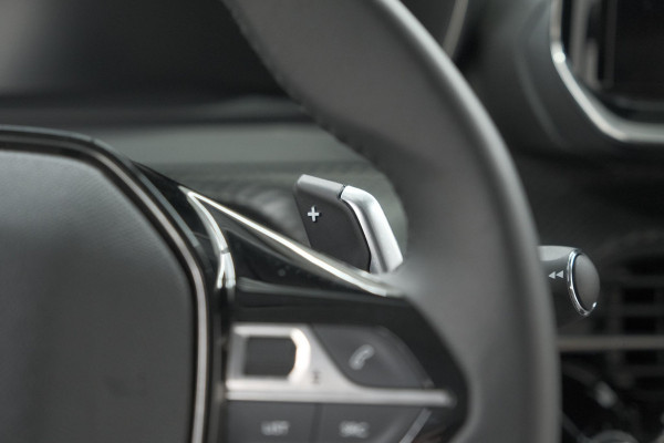 Peugeot 208 Hybrid 100 e-DCS6 Allure | Camera | Keyless Entry | Apple Carplay | Parkeersensoren