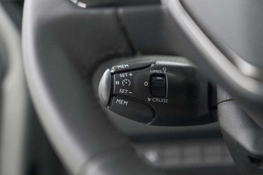 Peugeot 208 Hybrid 100 e-DCS6 Allure | Camera | Keyless Entry | Apple Carplay | Parkeersensoren