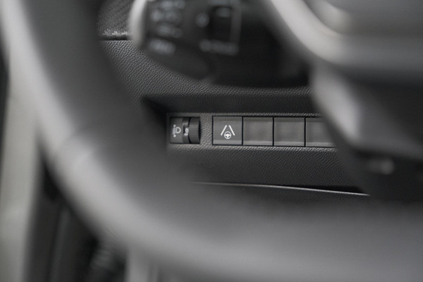 Peugeot 208 Hybrid 100 e-DCS6 Allure | Camera | Keyless Entry | Apple Carplay | Parkeersensoren