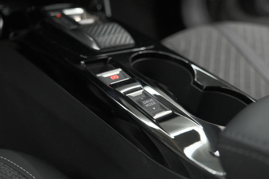 Peugeot 208 Hybrid 100 e-DCS6 Allure | Camera | Keyless Entry | Apple Carplay | Parkeersensoren