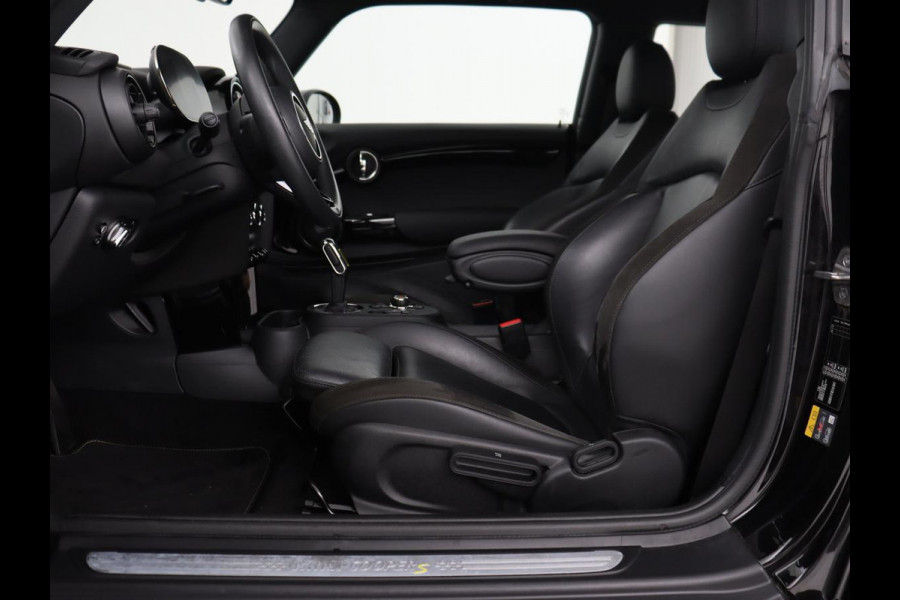 MINI Mini Electric Charged 33 kWh | Leder | Stoelverwarming | Head-Up | Harman/Kardon | Keyless | Full LED | Camera | Climate control | Cruise control
