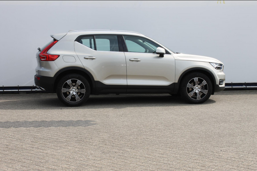 Volvo XC40 T4 190PK Automaat Inscription Panoramisch schuif-kanteldak / Stoelverwarming  / Cruise control / Lederen bekleding / Parkersensoren voor en achter met parkeercamera